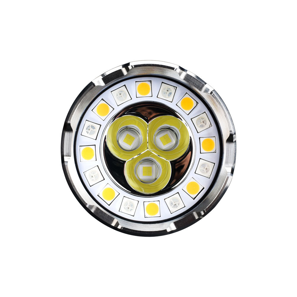 Fitorch P50 front view of three central LEDs surrounded by auxiliary emitters