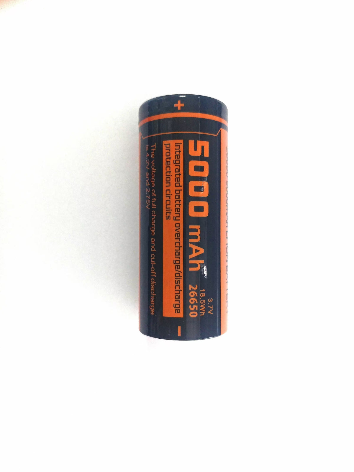 Upright Fitorch C500 26650 battery showing the 5000mAh, 3.7V and 18.5Wh label